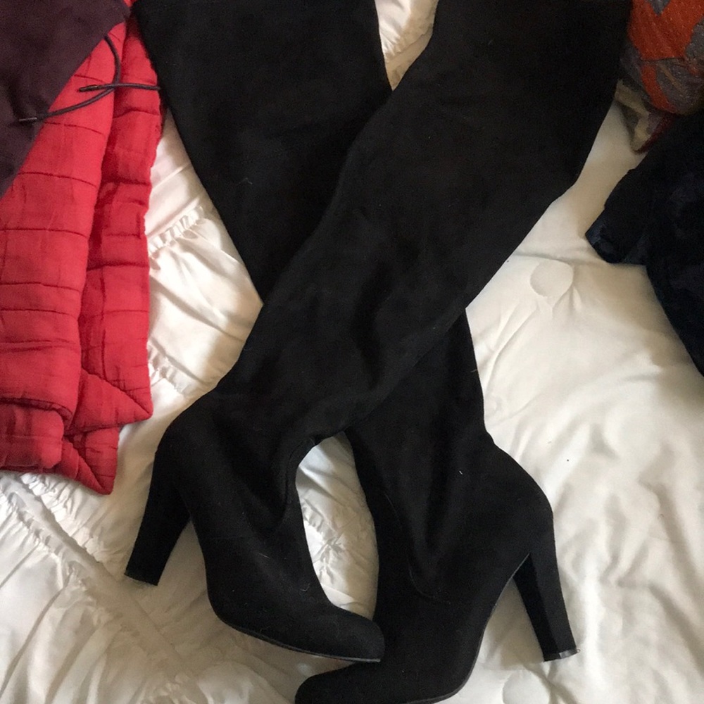 Over the knee boots black and maroon